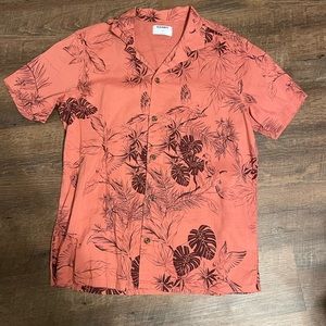 Hawaiian/tropical/island style floral shirt